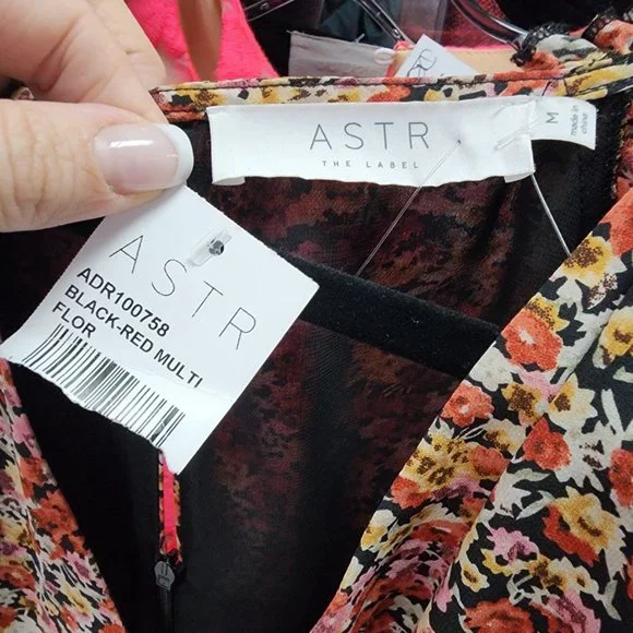 ASTR The Label Red Floral Puff Sleeve Midi Dress Size M - Picture 11 of 12